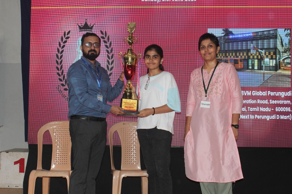 Under-15 first prize winner L Nivedita receives trophy from Mr Jitto Ipe George, Federal Bank Adyar Branch, at Perungudi chess championship