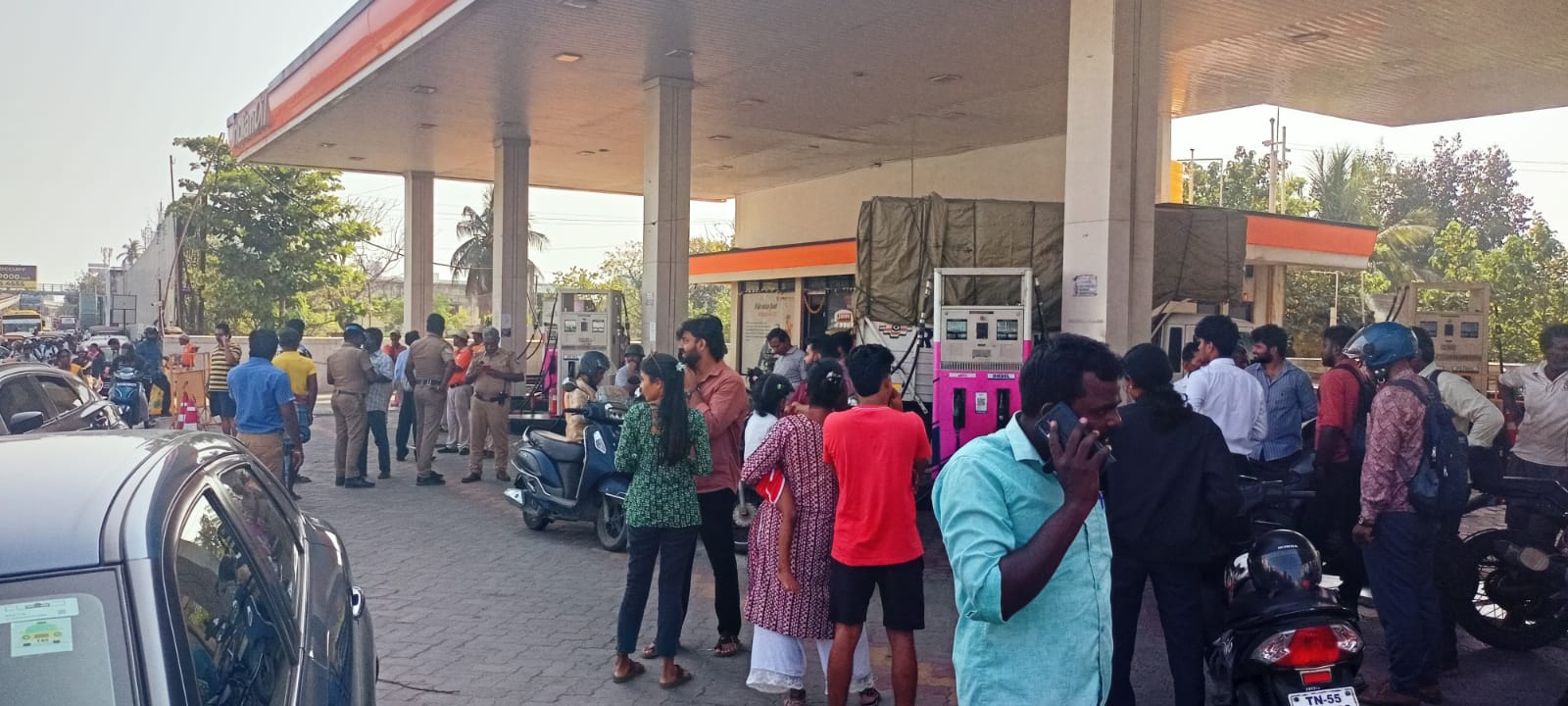 Fuel Panic Grips OMR: Long Queues at Petrol Bunks in Perungudi and Velachery